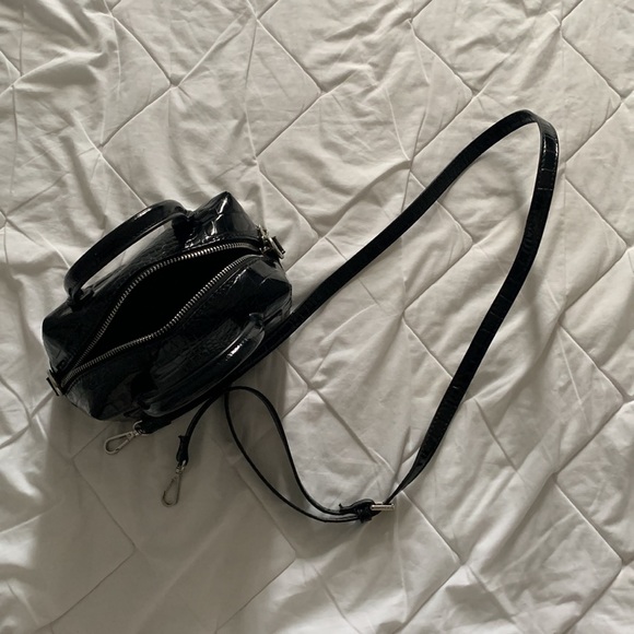 BCBG black crocodile skin handbag - Picture 3 of 7